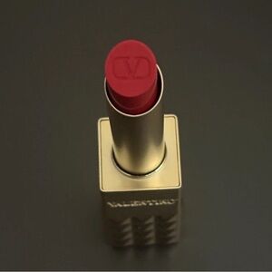 Spike Valentino Buttery Matte Refillable Lipstick 200A Red Fiesta: 2.3g/0.08 oz